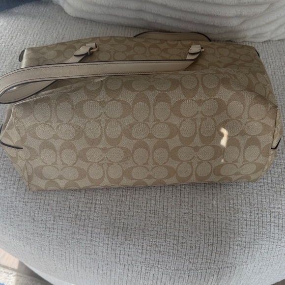 Coach Beige and Tan Signature Tote Bag Shoulder Purse - Picture 4 of 13